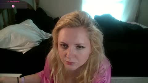 Snapshot of thedancingalien chatting on June 2026 10:09:02 PM Kassandra Grant online show from June 2026 10:09:02 PM