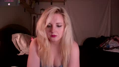 Snapshot of thedancingalien chatting on July 2026 03:44:01 AM Kassandra Grant online show from July 2026 03:44:01 AM
