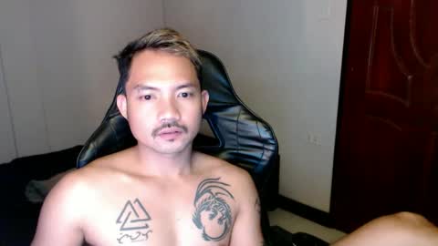 Snapshot of thefriskyasian chatting on January 2025 07:40:01 PM Jaycee online show from January 2025 07:40:01 PM