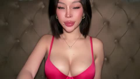 Snapshot of thegreat_legacy chatting on April 2026 11:42:02 AM Elle dont forget to folloW me and thumbs up online show from April 2026 11:42:02 AM