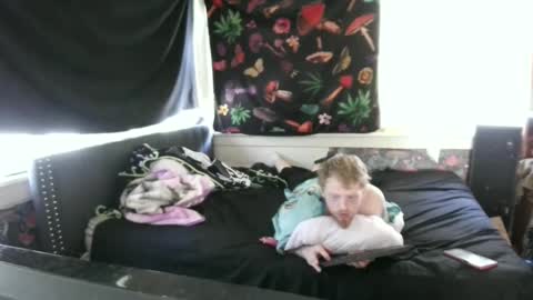 fuzzyfox online show from September 2025 04:00:01 PM