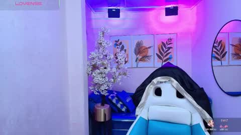 Snapshot of theia_moon_ chatting on October 2025 12:38:01 PM Theia online show from October 2025 12:38:01 PM