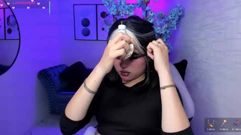 Snapshot of theia_moon_ chatting on November 2025 05:29:02 AM Theia online show from November 2025 05:29:02 AM