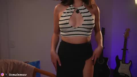 Iris online show from October 2025 11:57:02 PM