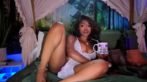 Snapshot of thelovelybrown chatting on June 2026 03:55:01 PM thelovelybrown online show from June 2026 03:55:01 PM