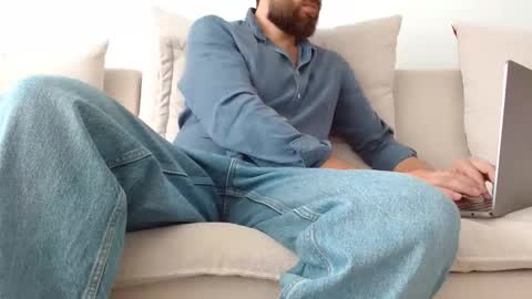 TheMonarchGoat online show from October 2025 06:03:02 AM