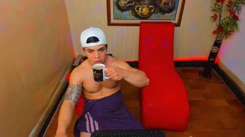 Snapshot of themuscularvenezuelanman chatting on June 2026 05:03:02 AM themuscularvenezuelanman online show from June 2026 05:03:02 AM