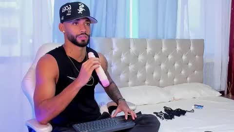 Theo Sky online show from September 2025 08:20:02 PM