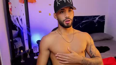 Theo Sky online show from October 2025 02:52:01 PM