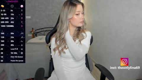 Snapshot of theonlyeva chatting on November 2025 03:54:01 PM Eva online show from November 2025 03:54:01 PM