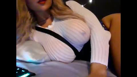Snapshot of thepeachprincess chatting on March 2025 07:39:01 PM the peach princess online show from March 2025 07:39:01 PM