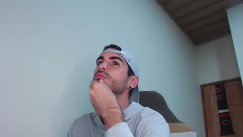 Santiago Enrique online show from February 2026 04:49:02 AM