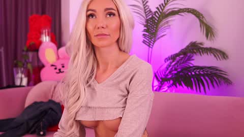 Snapshot of therealfallingangel chatting on December 2024 03:47:02 PM Deea online show from December 2024 03:47:02 PM