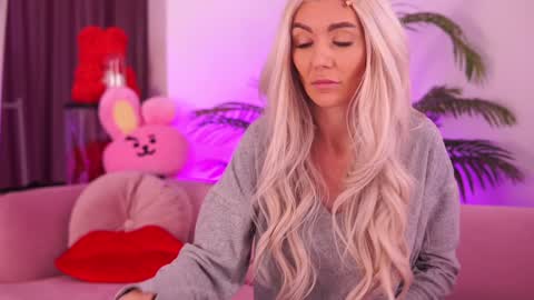 Snapshot of therealfallingangel chatting on December 2024 02:34:02 PM Deea online show from December 2024 02:34:02 PM