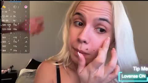 Snapshot of therichking chatting on October 2025 01:17:01 AM Leeloo and Corben and Ash sometimes online show from October 2025 01:17:01 AM