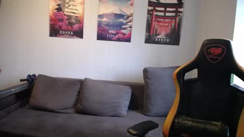 Nick   online show from April 2026 07:40:01 AM