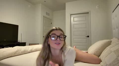 therosiecheeks online show from January 2026 12:58:01 AM