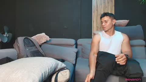 Snapshot of thestraightroom chatting on May 2026 12:51:02 AM thestraightroom online show from May 2026 12:51:02 AM