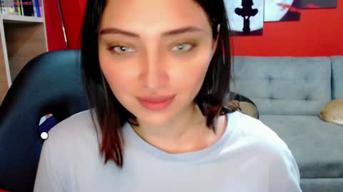 Snapshot of thesweethari chatting on January 2025 11:54:01 PM I dont do real meetings My bio online show from January 2025 11:54:01 PM