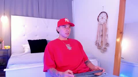 Thiago  online show from April 2026 12:13:01 PM