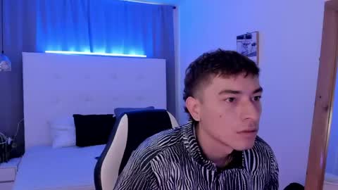 Thiago  online show from April 2026 12:09:02 PM