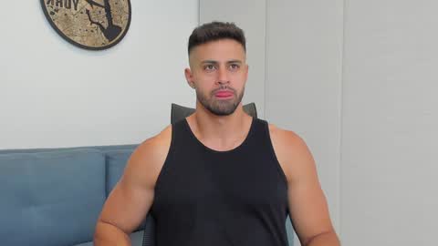 thiago_driussi online show from December 2024 02:01:02 AM