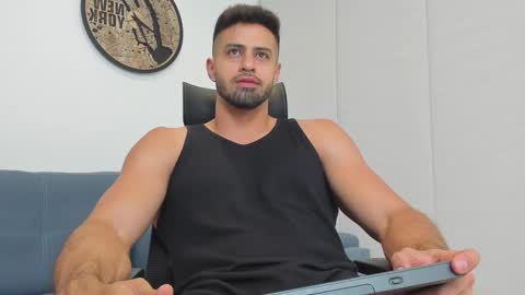 thiago_driussi online show from December 2024 01:32:02 AM