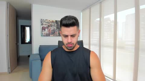 thiago_driussi online show from February 2025 01:05:01 PM