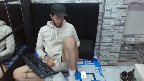 thiago_hairy online show from November 2025 02:32:01 AM