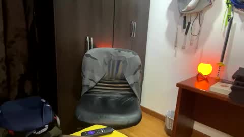 Snapshot of thiago_happy chatting on April 2026 05:43:02 AM thiago_happy online show from April 2026 05:43:02 AM