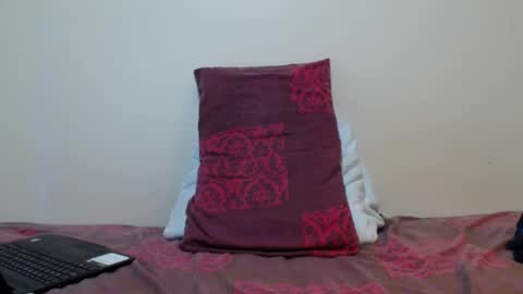 Thiago independent model online show from December 2024 01:11:02 PM
