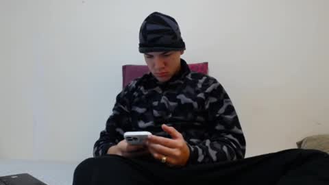 Thiago independent model online show from January 2025 09:25:02 AM