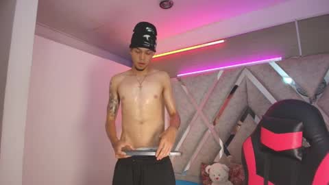 Thiago online show from April 2026 07:58:01 PM