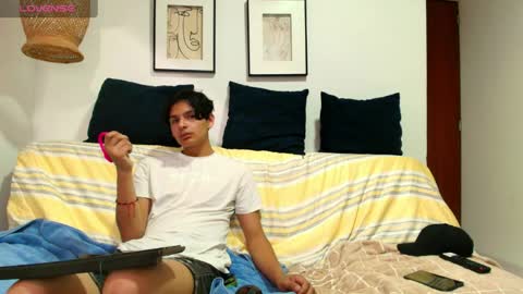 thiago_vega1 online show from April 2026 11:10:02 PM