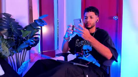 ThiagoFerreti online show from April 2026 02:01:01 AM