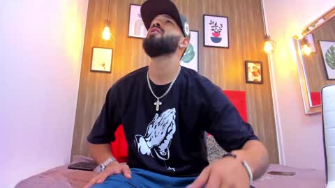 Thia Gomez online show from January 2025 06:24:02 PM