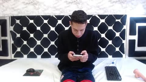 Thiago   online show from April 2026 01:44:02 AM