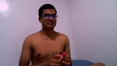 thiagovega_ online show from April 2026 03:31:02 AM