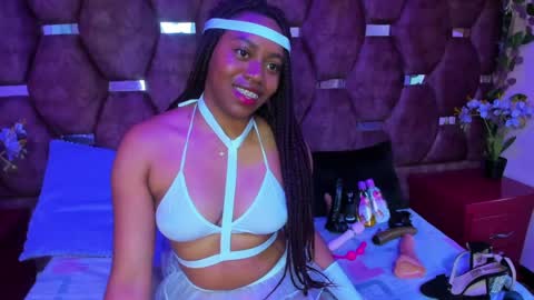 Snapshot of thiana_taylor chatting on September 2025 07:37:02 PM thiana_taylor online show from September 2025 07:37:02 PM