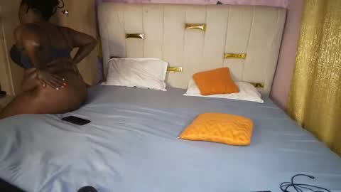 thick_n_flirty online show from April 2026 08:28:02 AM