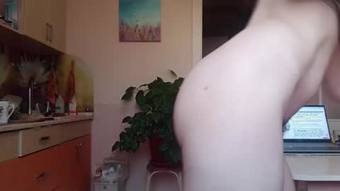 Snapshot of thickforest chatting on September 2025 07:12:02 AM MilkyChoco online show from September 2025 07:12:02 AM