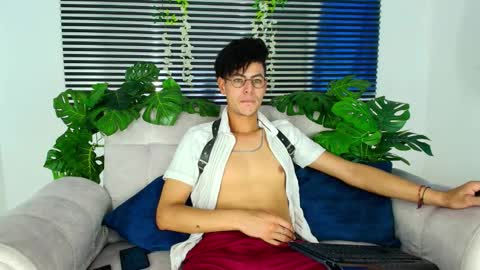 Thiago Saenzz online show from March 2026 06:14:01 PM