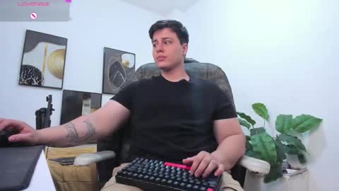 Snapshot of thom_ohtani chatting on September 2025 02:26:02 AM thom_ohtani online show from September 2025 02:26:02 AM