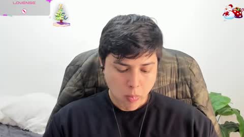 Snapshot of thom_ohtani chatting on November 2025 08:10:01 PM thom_ohtani online show from November 2025 08:10:01 PM