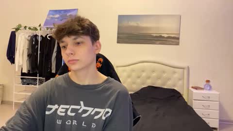 Snapshot of thomas617826 chatting on October 2025 09:02:01 PM Thomas Hill online show from October 2025 09:02:01 PM