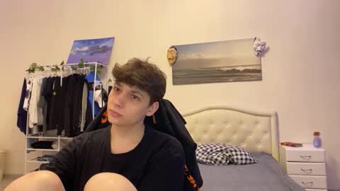 Snapshot of thomas617826 chatting on October 2025 09:04:02 PM Thomas Hill online show from October 2025 09:04:02 PM