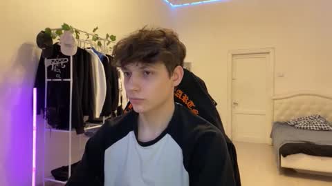 Snapshot of thomas617826 chatting on October 2025 07:48:02 PM Thomas Hill online show from October 2025 07:48:02 PM