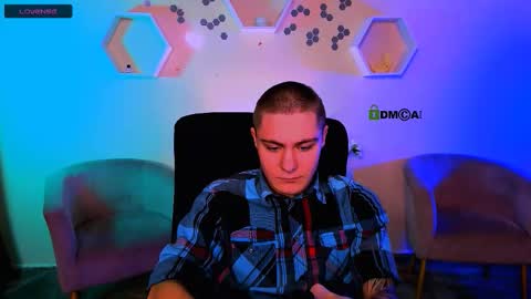 thomas_crow online show from November 2025 09:42:02 AM