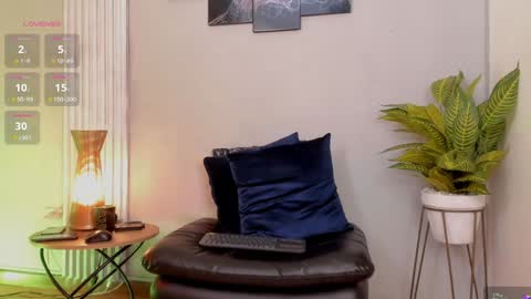 Snapshot of thomas_eliotts chatting on December 2024 07:43:01 PM Thomas Eliott independent model online show from December 2024 07:43:01 PM