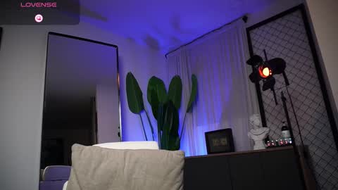 Thomas Falcon online show from February 2026 02:41:01 AM